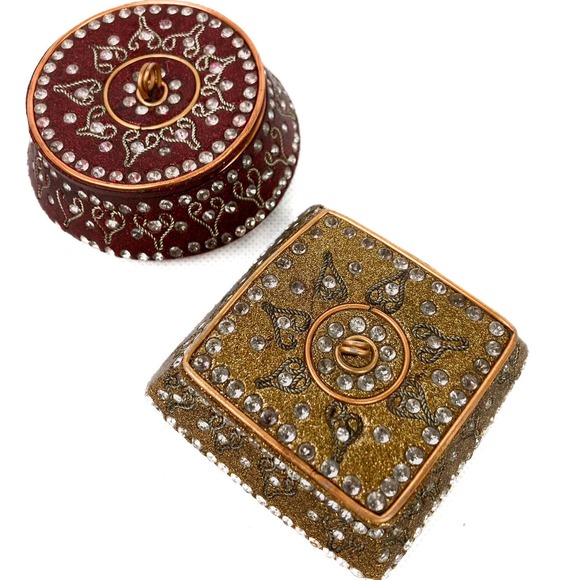 2 Sparkling Trinket Boxes with lids, decorated with rhinestones, 1 gold, 1 red - Picture 1 of 8